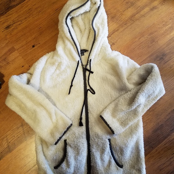 American Eagle Outfitters Sweaters - American Eagle fluffy hoodie